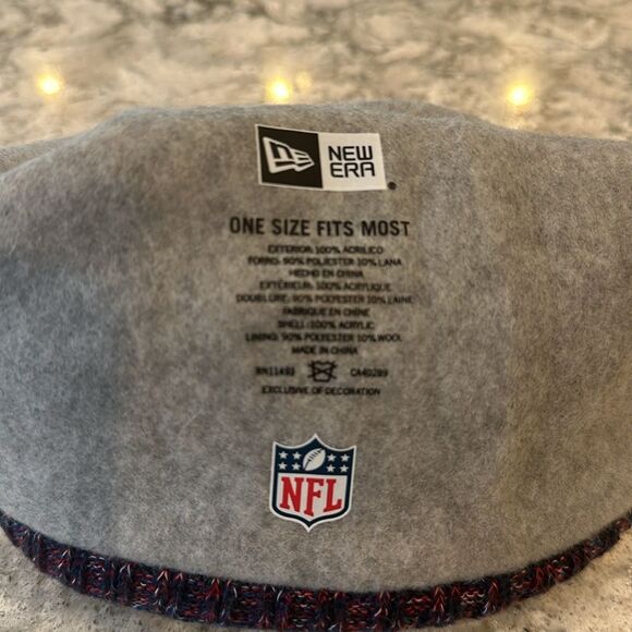 🧢 New England Patriots Vintage Pom Beanie - Picture 3 of 3